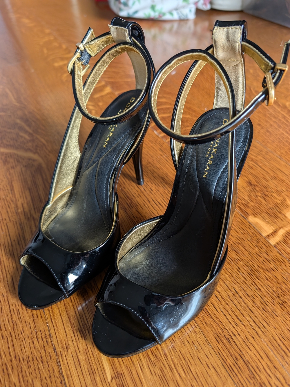 Donna Karan Black Sommerset Ankle Strap Sandal Peep Toe Women's Size 5.5